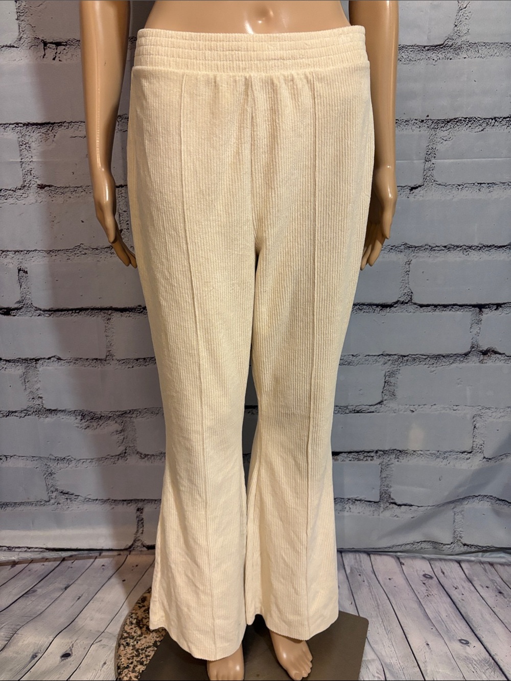 Aerie Cream Ribbed High-Waisted Flared Pants Size Medium